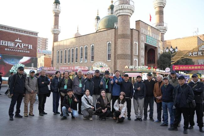 走遍中国——中国文促会好意思术家写生创作步履走进新疆