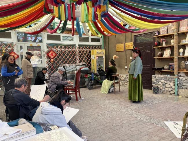 走遍中国——中国文促会好意思术家写生创作步履走进新疆